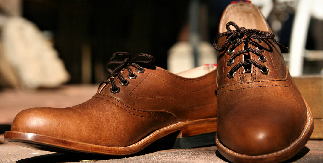 buty ręcznie robione brązowe skórzane eleganckie unikatowe vintage handcrafted shoes