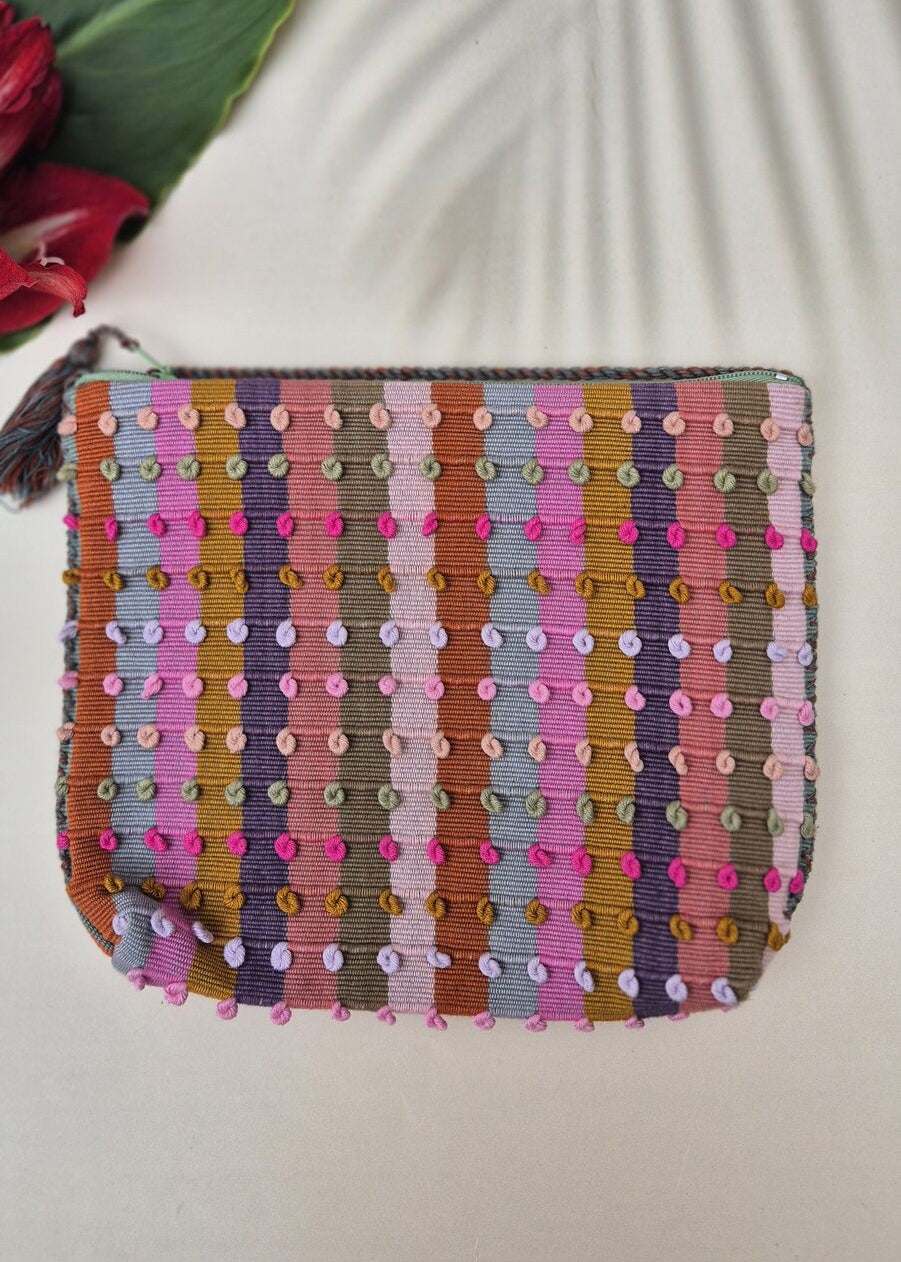 Kolorowa torebka materiałowa z bawełny, z zamkiem błyskawicznym, ręcznie tkana w Meksyku, o wymiarach 18x9 cm.