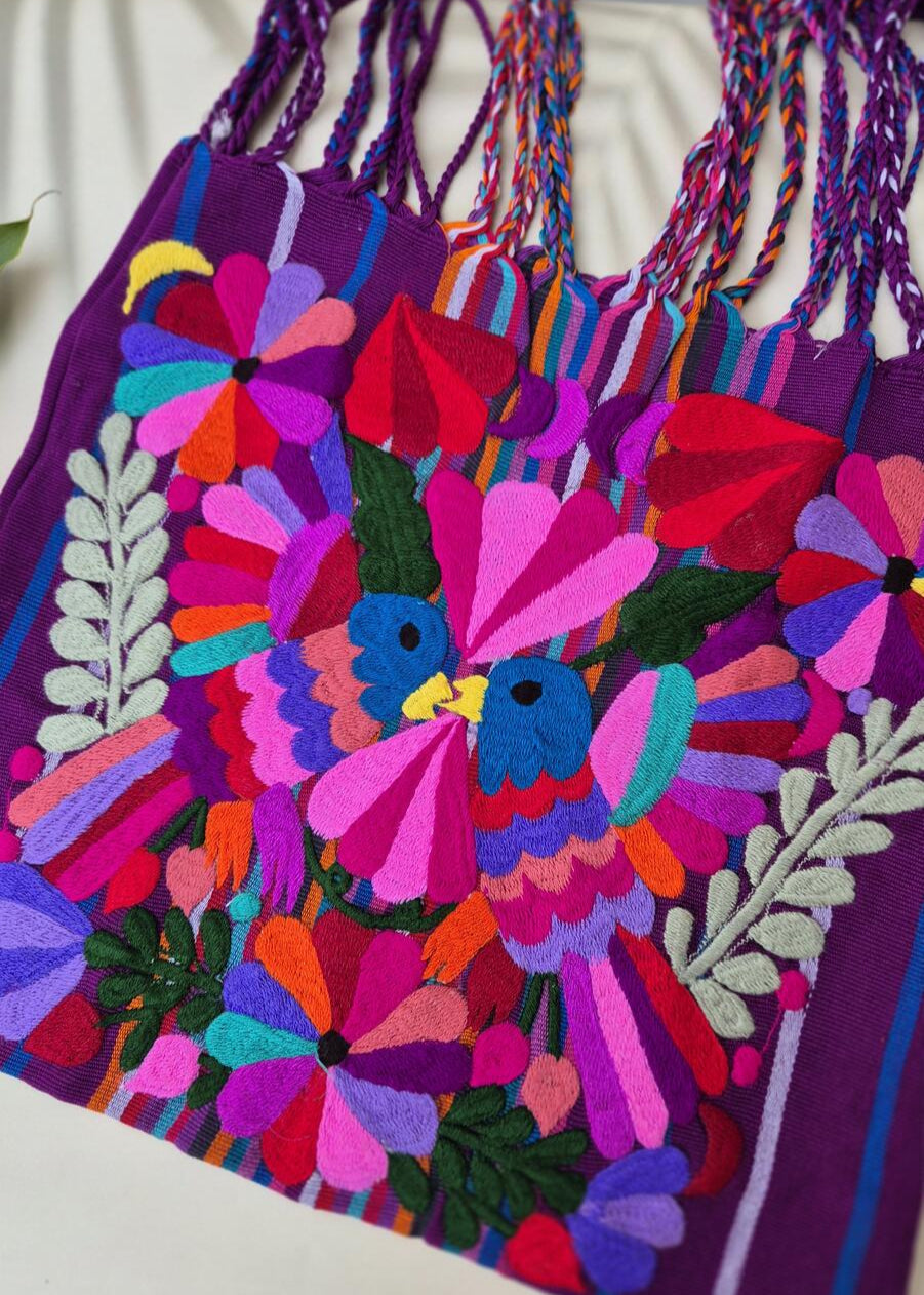 Pajaros embroidered bag