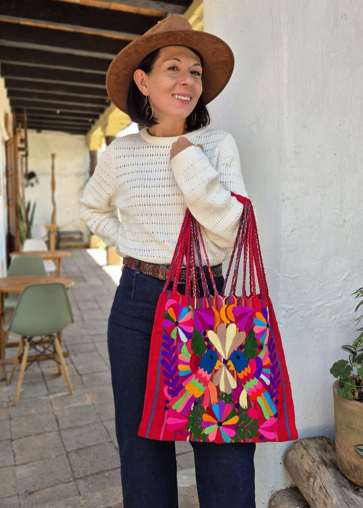 Pajaros embroidered bag