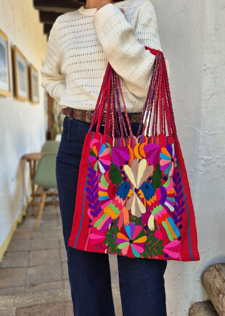 Pajaros embroidered bag