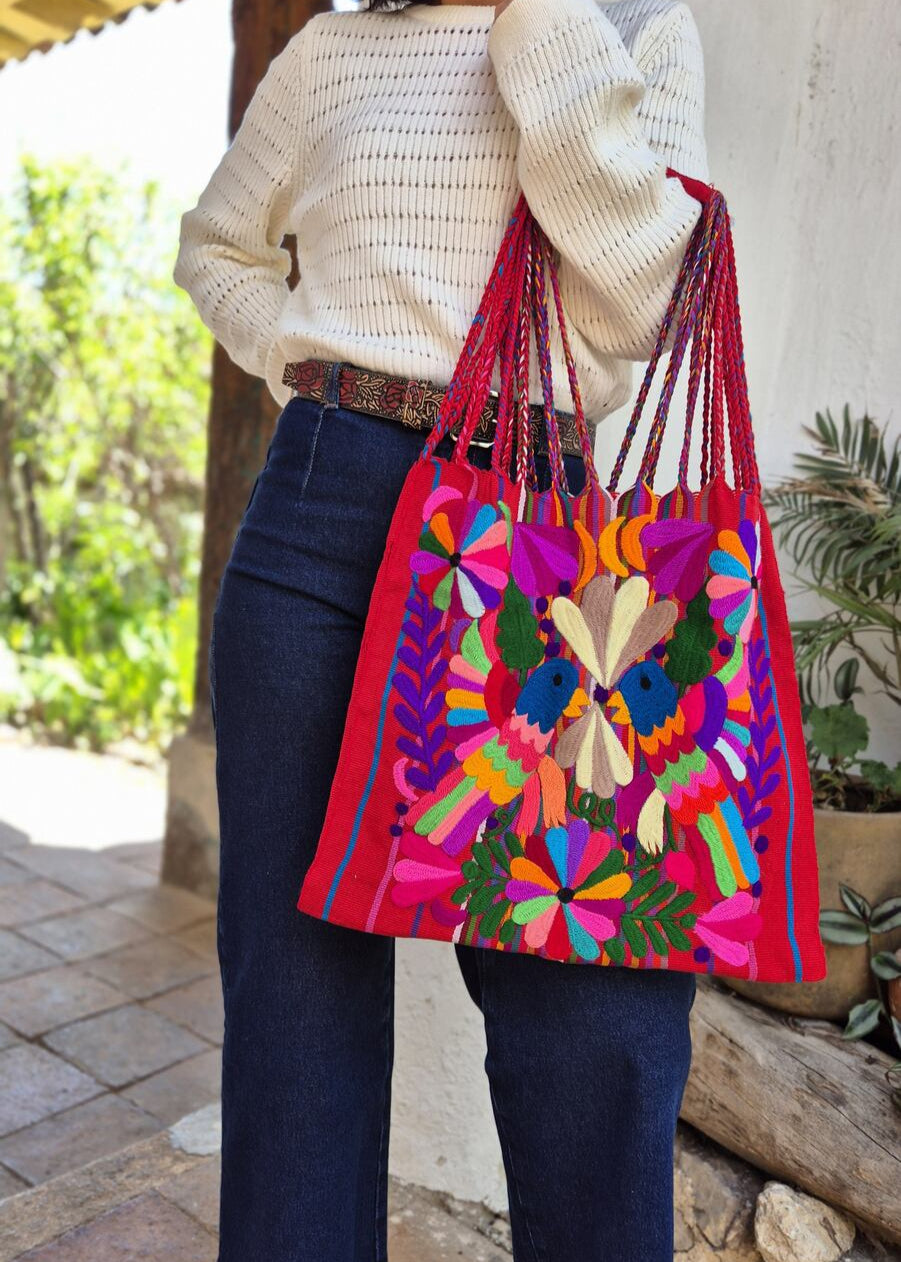 Pajaros embroidered bag