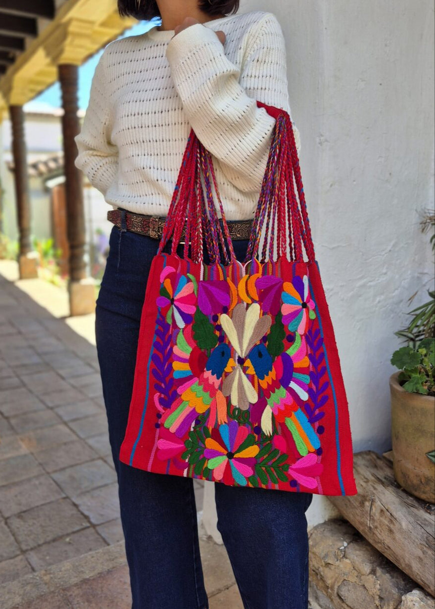 Pajaros embroidered bag