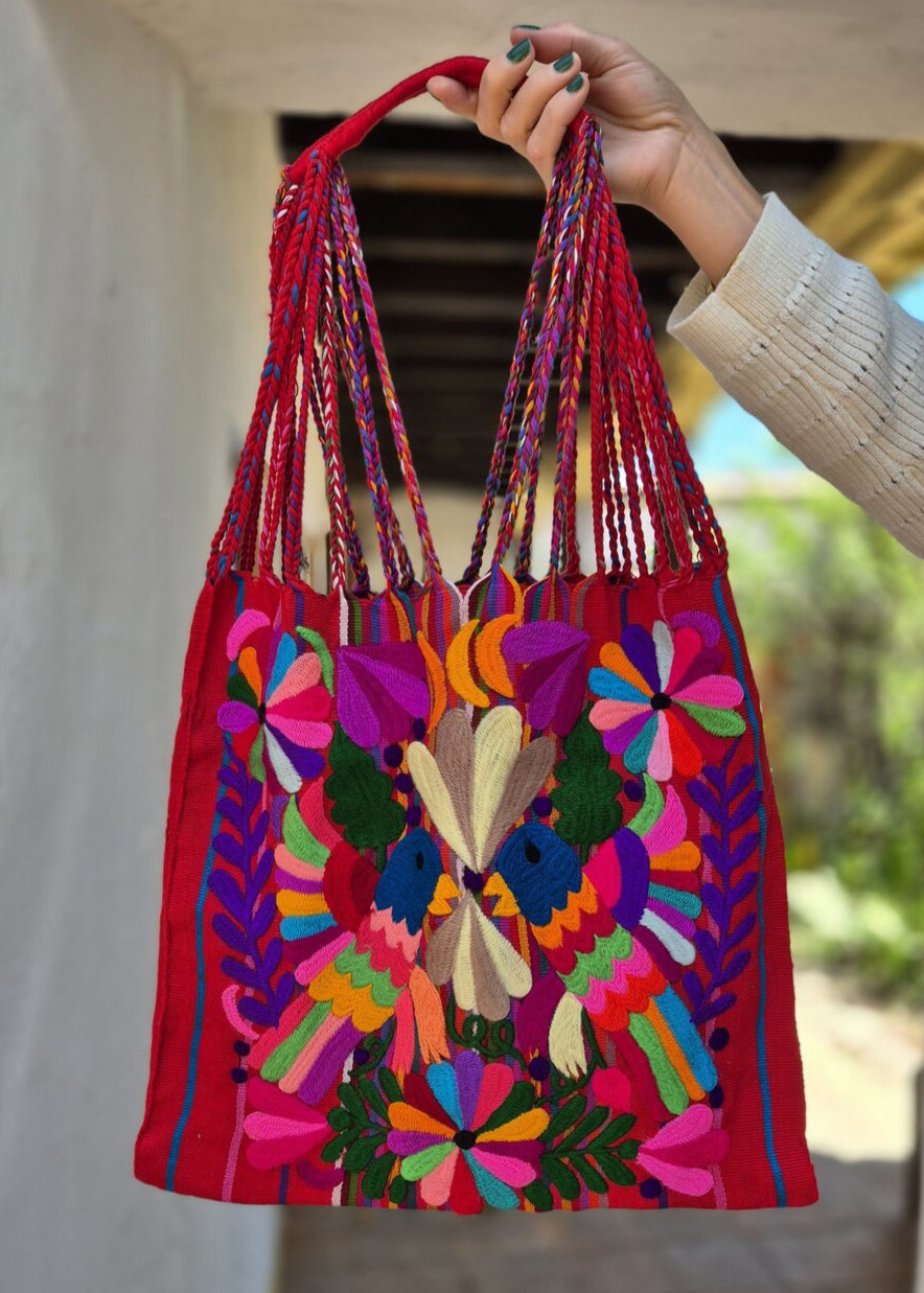 Pajaros embroidered bag