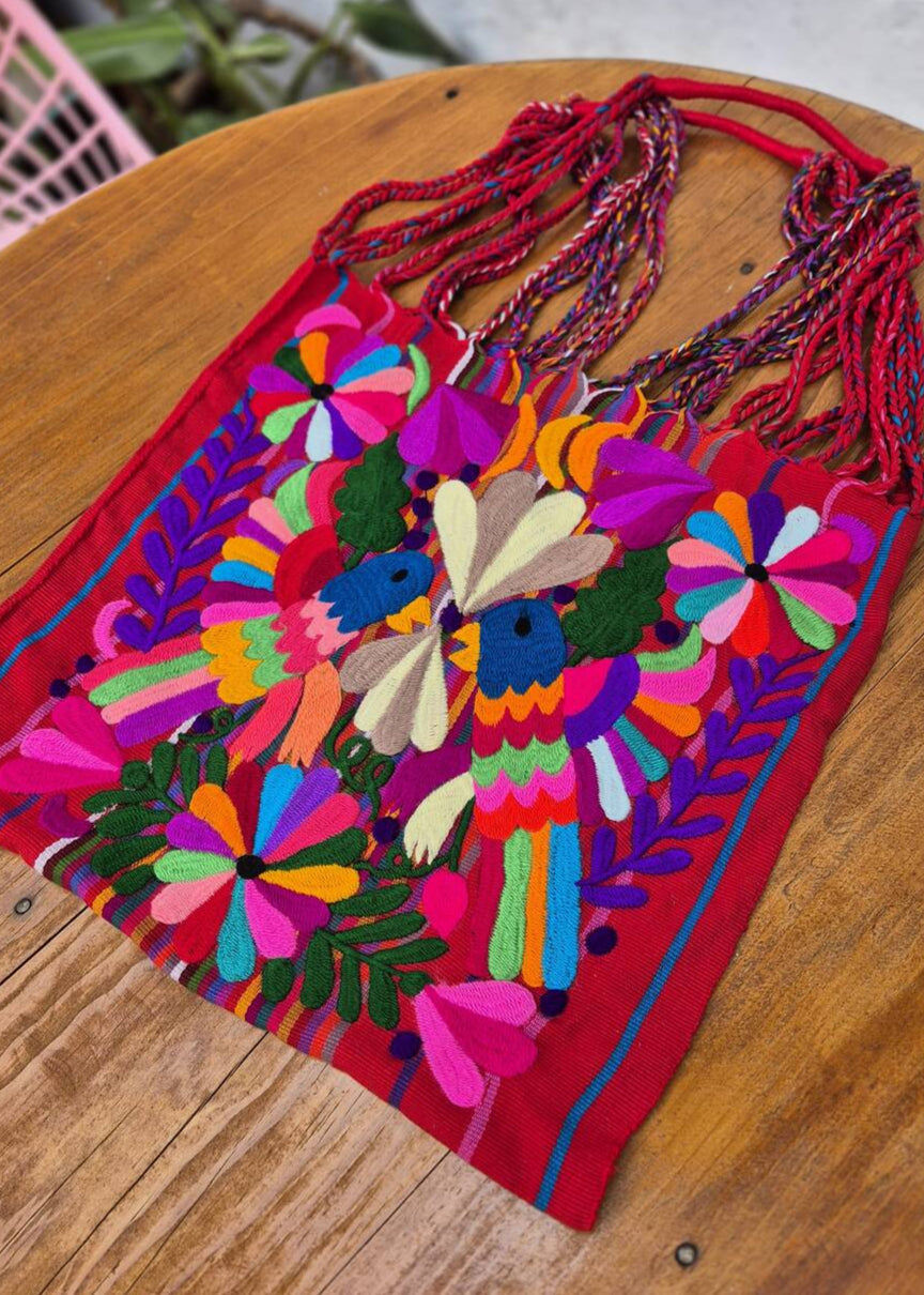 Pajaros embroidered bag