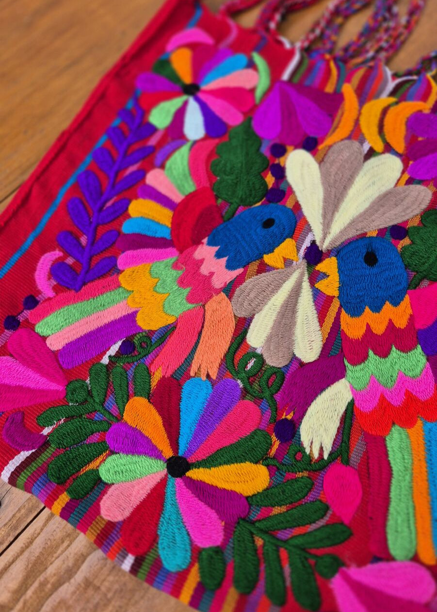 Pajaros embroidered bag