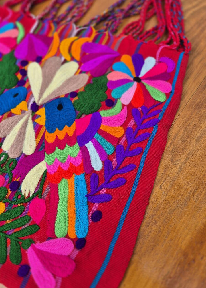 Pajaros embroidered bag