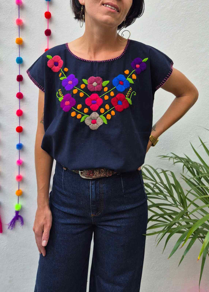 Blusa Bordada Negra