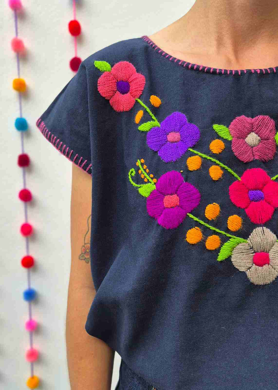 Blusa Bordada Negra