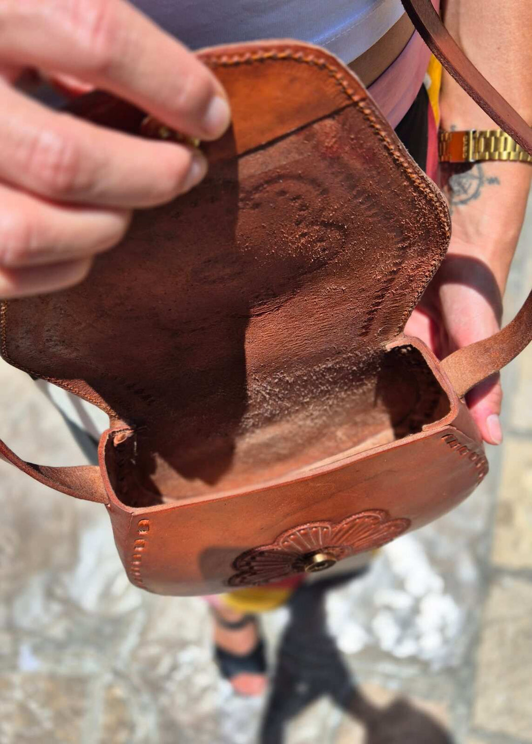 Torebka skórzana ręcznie robiona z naturalnej skóry juchtowej. Wyjątkowy design i trwałość, idealna na co dzień.