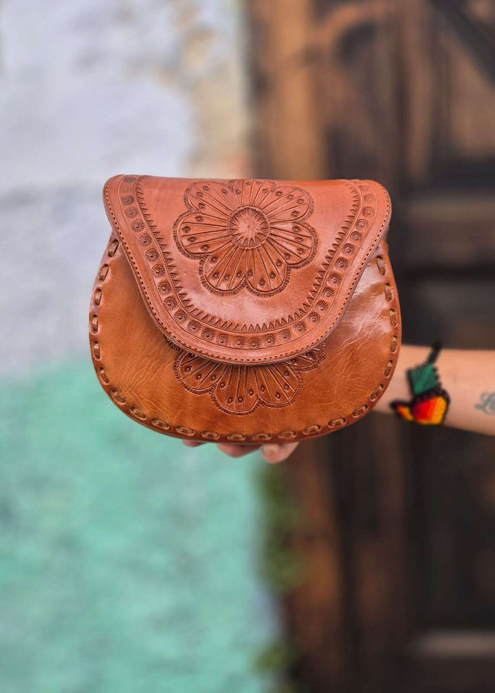 Torebka skórzana ręcznie robiona z naturalnej skóry juchtowej. Wyjątkowy design i trwałość, idealna na co dzień.