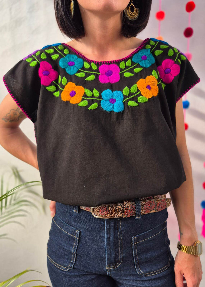 Bluzka haftowana Bordado Czarna