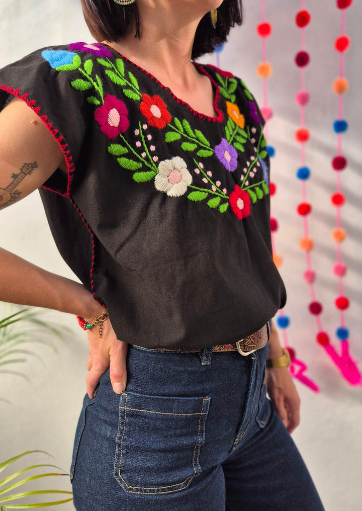 Bluzka haftowana Bordado Czarna