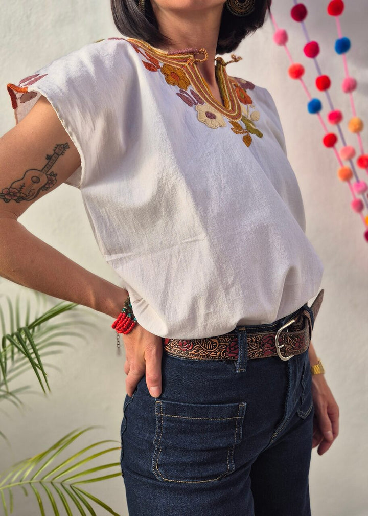 Bluzka haftowana Chanal Biała