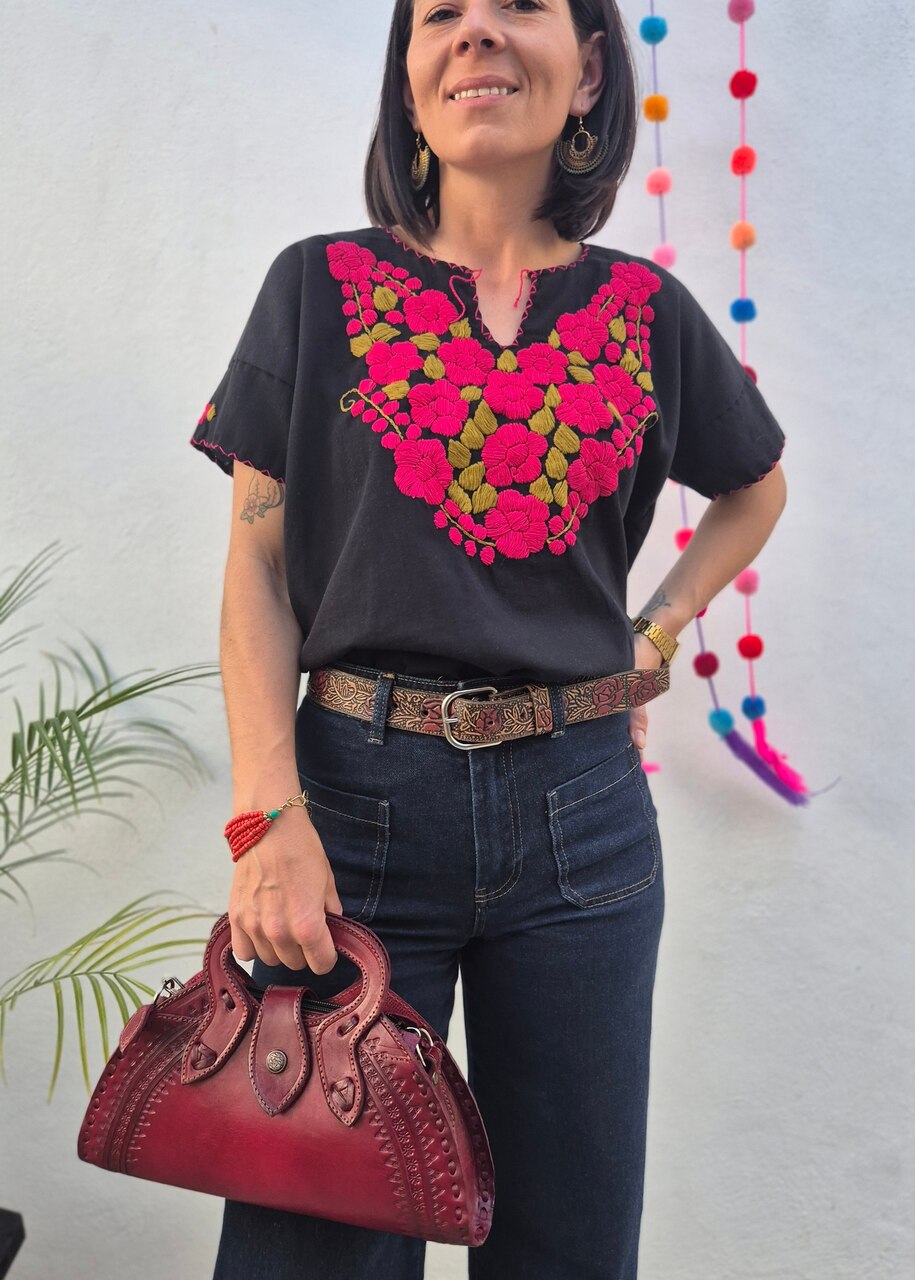 Bluzka haftowana Santa Czarna