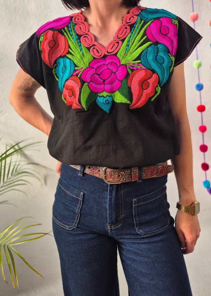 Bluzka haftowana Flores Czarna