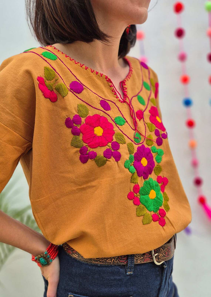 Blusa Fucsia Bordado