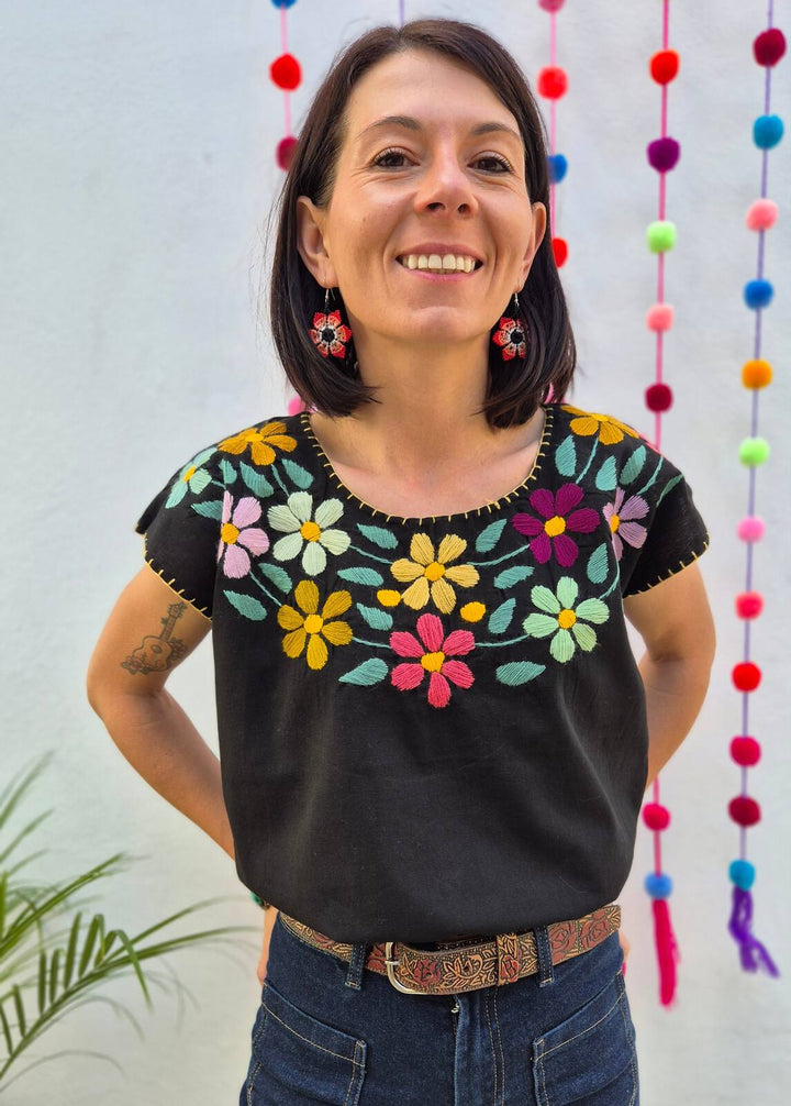 Blusa Bordada Negra