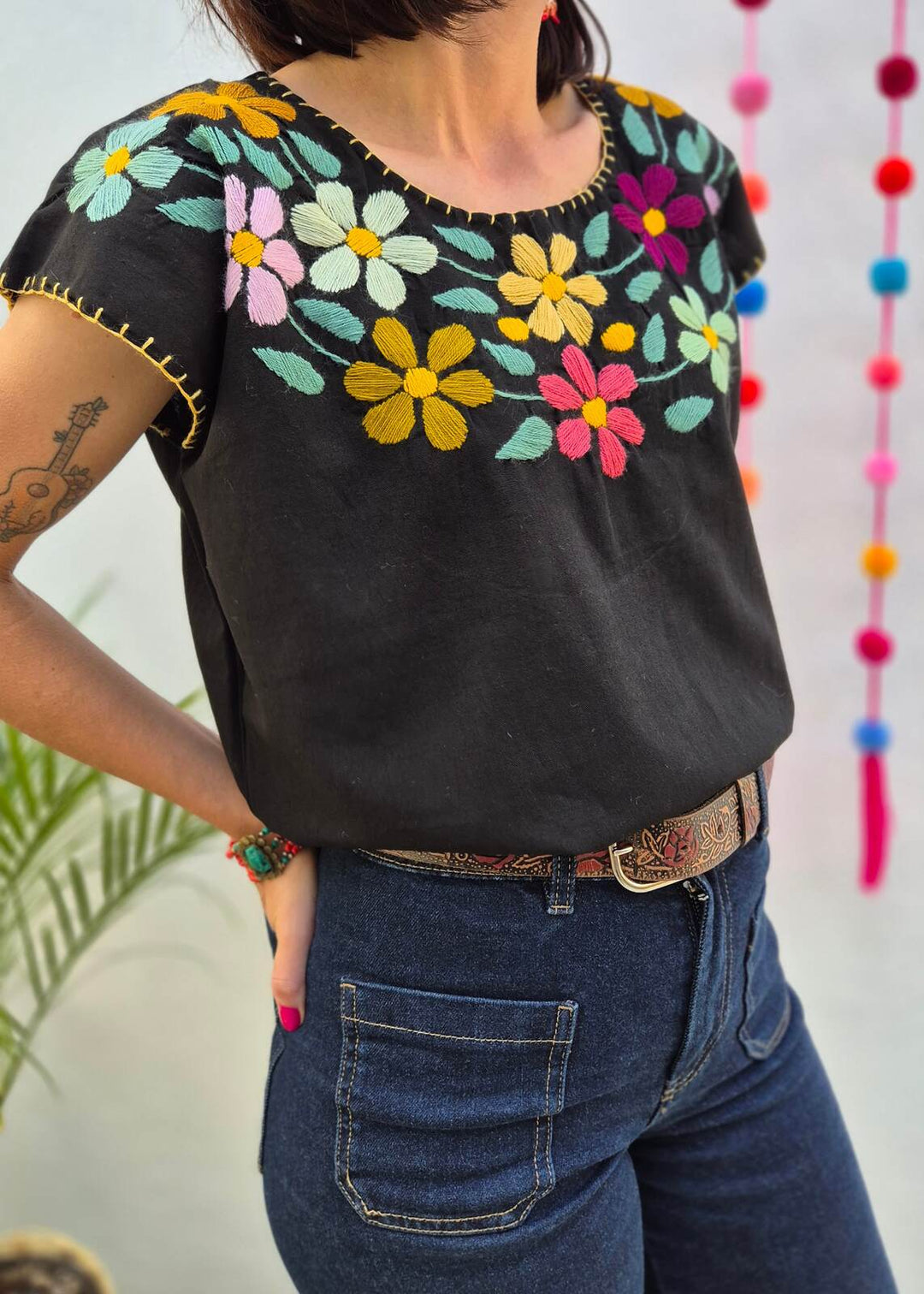 Blusa Bordada Negra