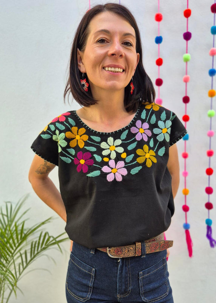 Blusa Bordada Negra