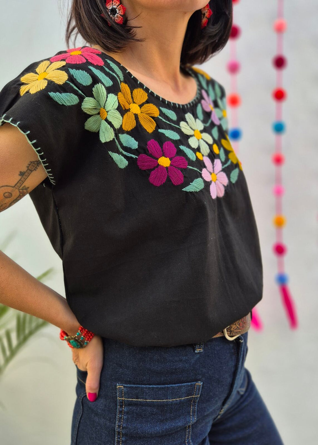 Blusa Bordada Negra