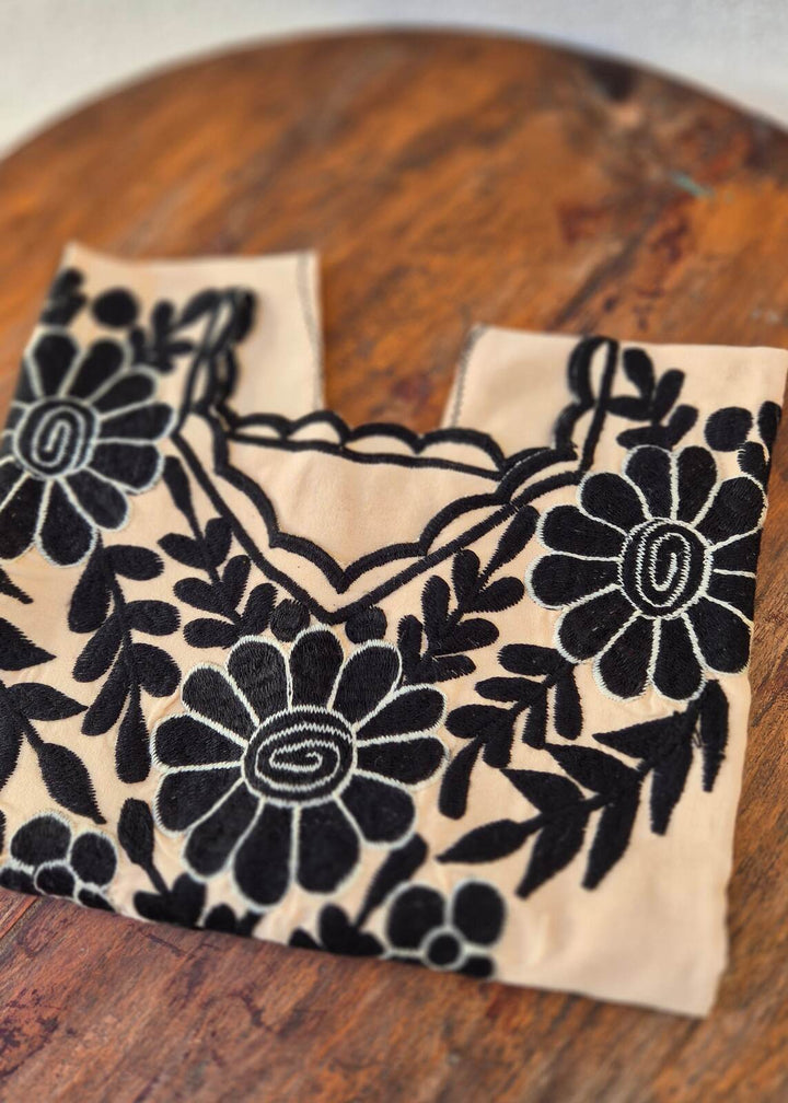 Blusa Flores Negra