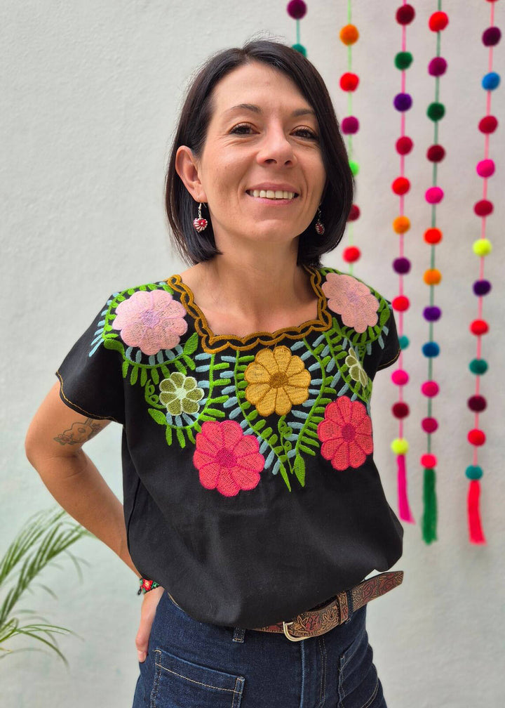 Blusa Flores Negra