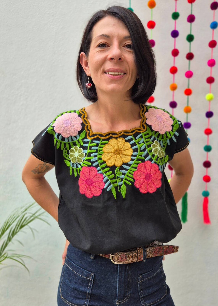 Blusa Flores Negra