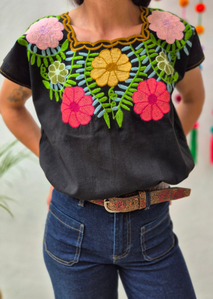 Blusa Flores Negra