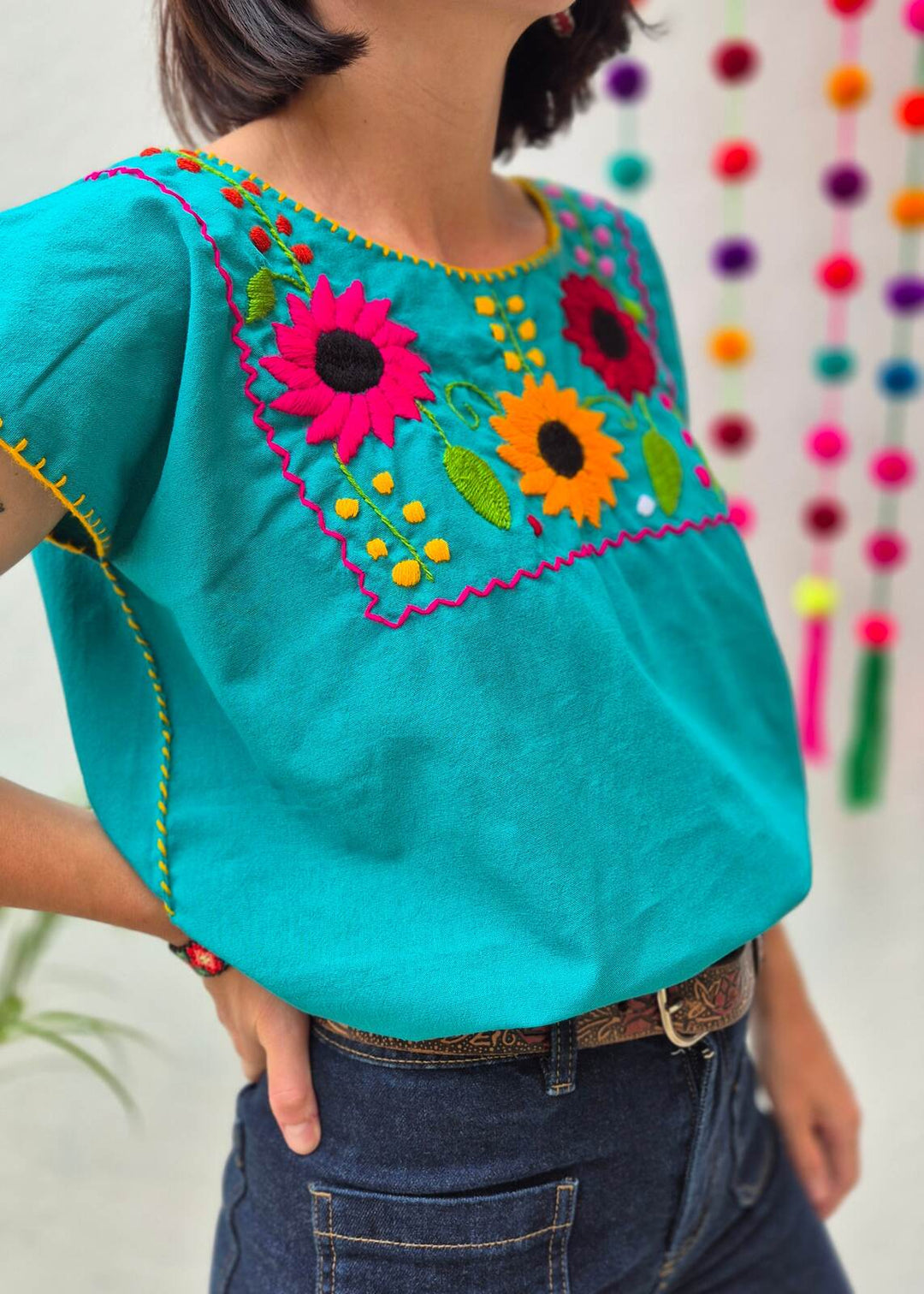 Blusa turquesa bordada