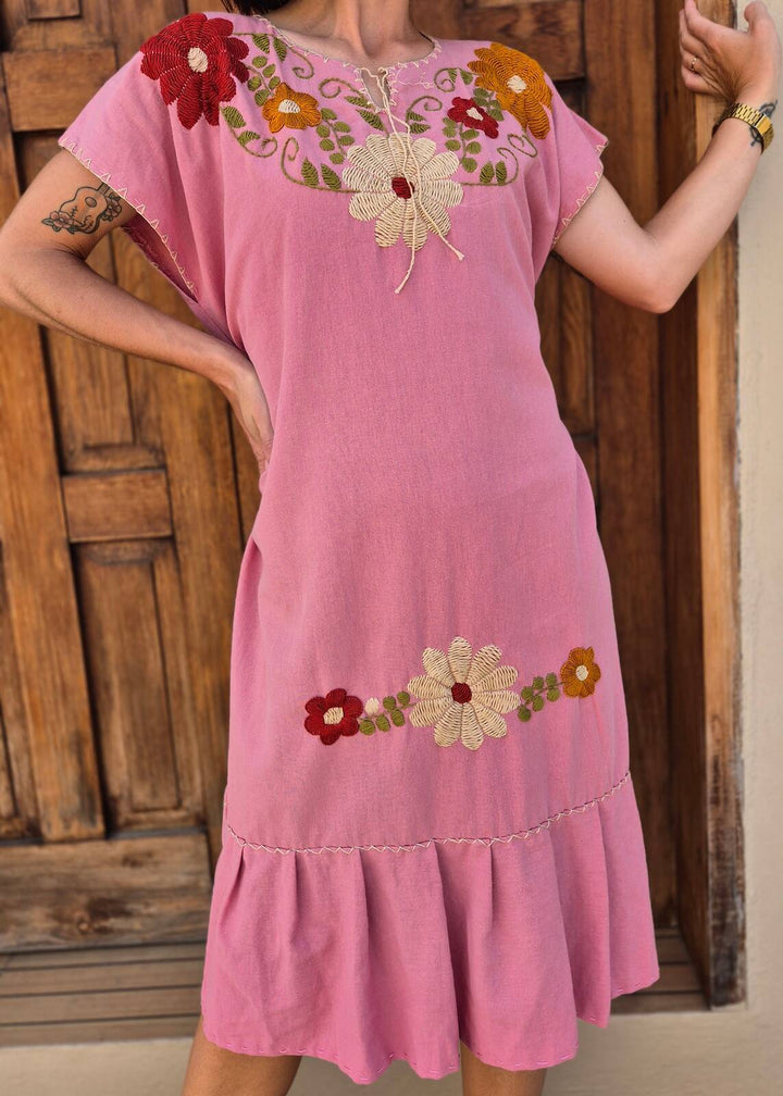 Vestido rosa bordado