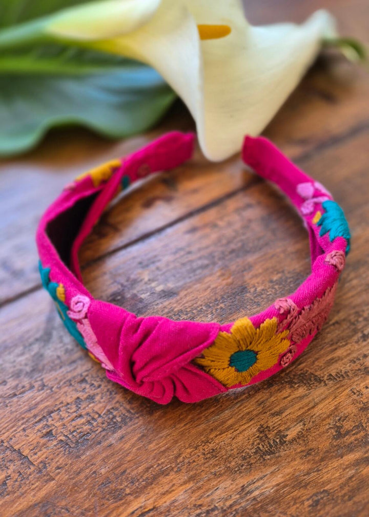 Diadema bordada burdeos