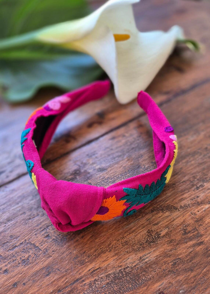 Diadema bordada burdeos